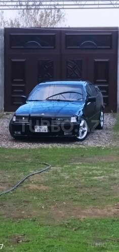 BMW 318-4
