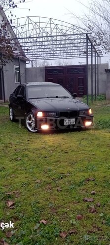 BMW 318-2