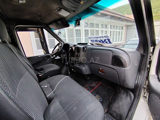 Ford Transit-3