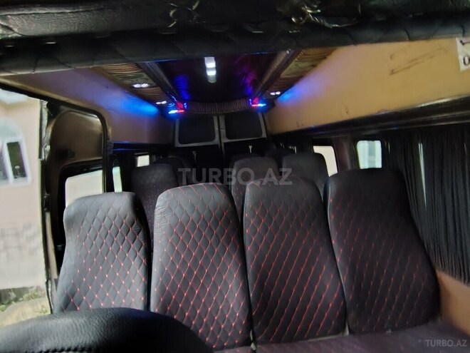 Ford Transit-9
