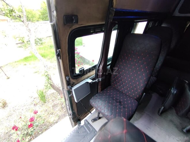 Ford Transit-10