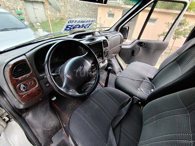 Ford Transit-11