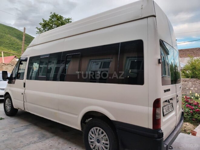 Ford Transit-13