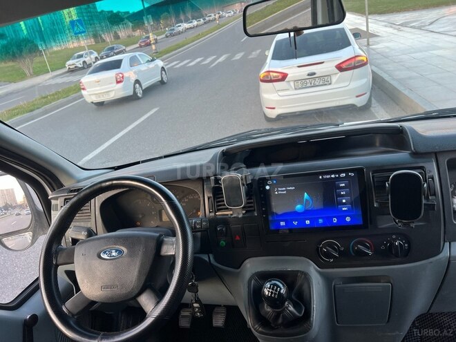 Ford Transit-5