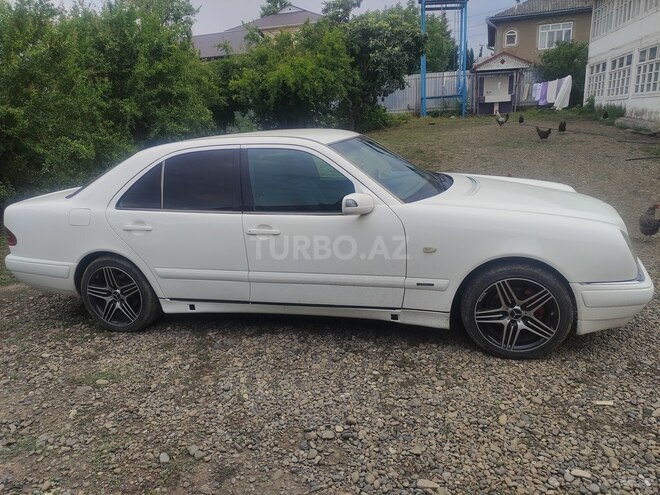 Mercedes E 240-8