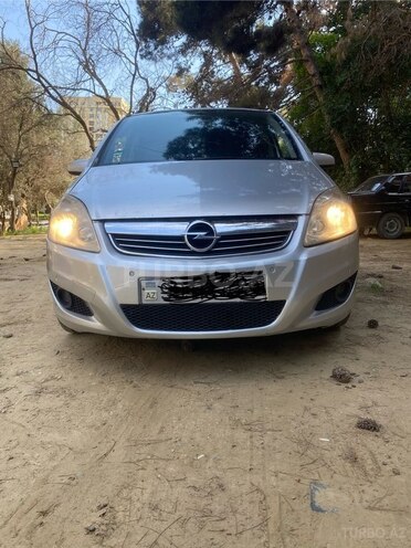 Opel Zafira-1