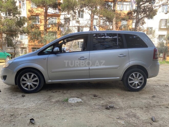 Opel Zafira-17