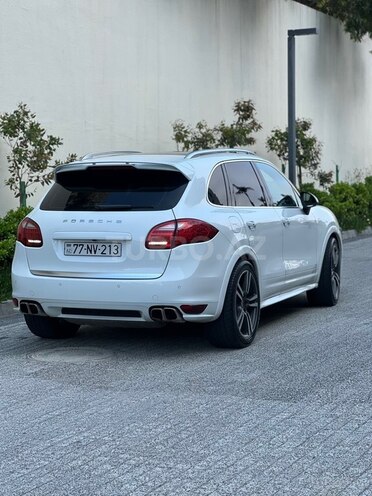 Porsche Cayenne-8
