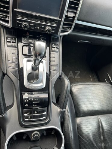 Porsche Cayenne-13