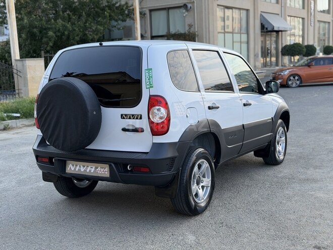 Chevrolet Niva-9