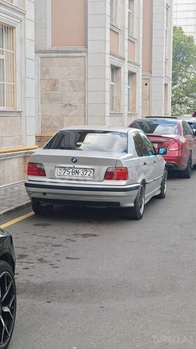 BMW 320-3