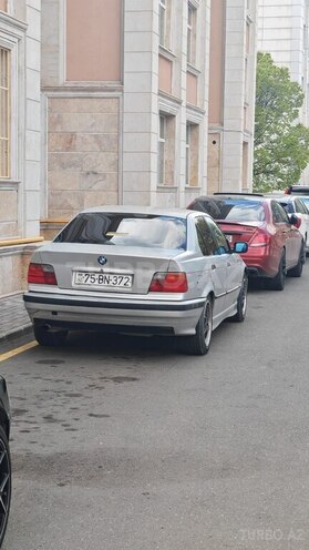 BMW 320-4