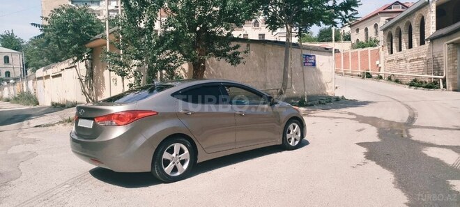 Hyundai Elantra-7