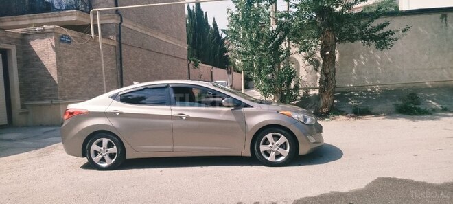 Hyundai Elantra-8