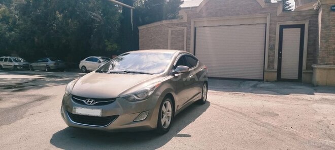 Hyundai Elantra-13