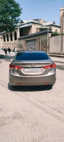 Hyundai Elantra-10