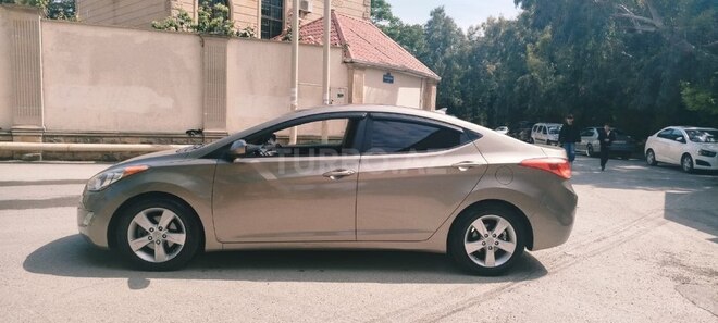 Hyundai Elantra-6