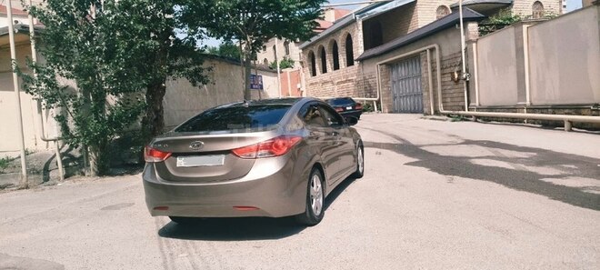Hyundai Elantra-9