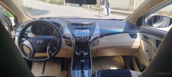 Hyundai Elantra-15