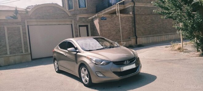 Hyundai Elantra-3