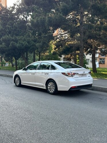 Hyundai Sonata-2