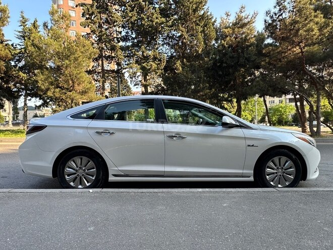 Hyundai Sonata-12
