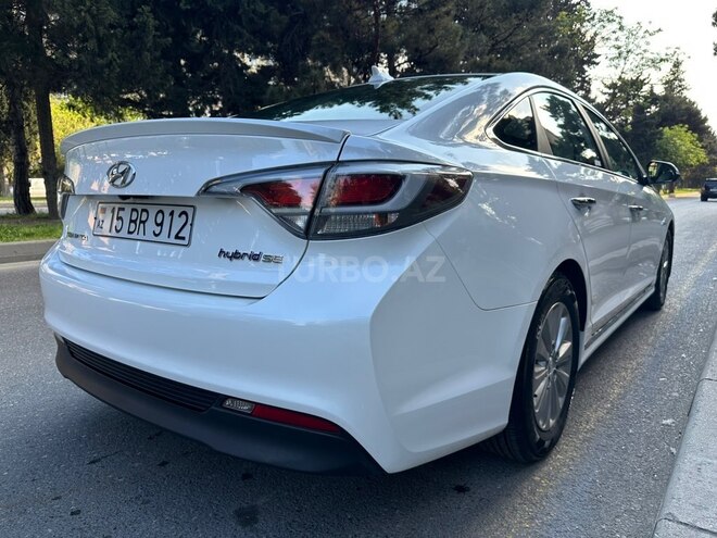 Hyundai Sonata-16