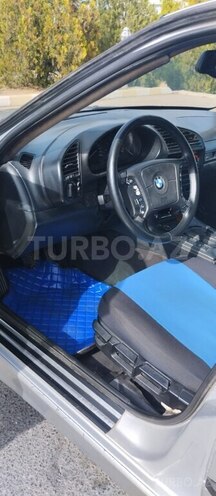 BMW 320-7