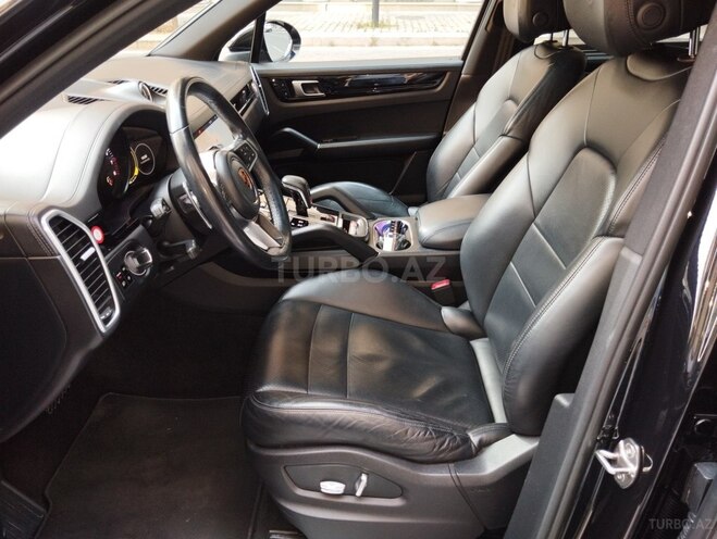 Porsche Cayenne-12