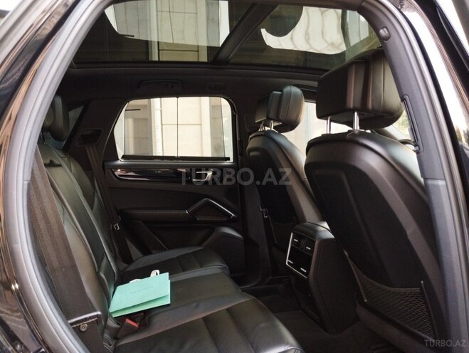 Porsche Cayenne-16
