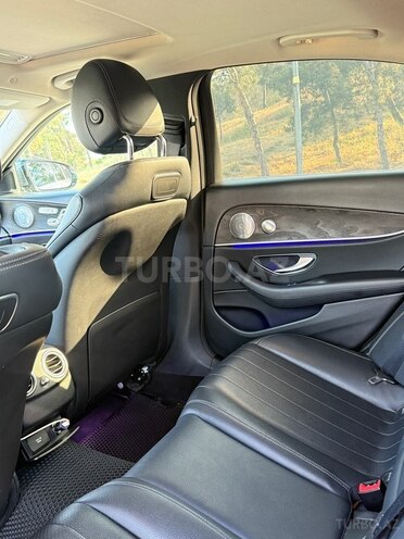 Mercedes E 300 4MATIC-10