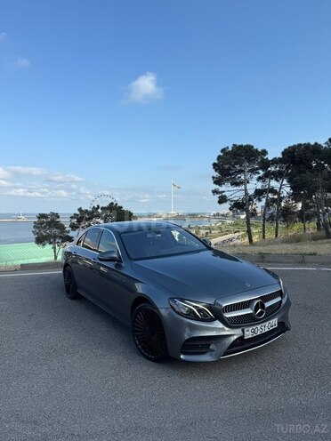 Mercedes E 300 4MATIC-3