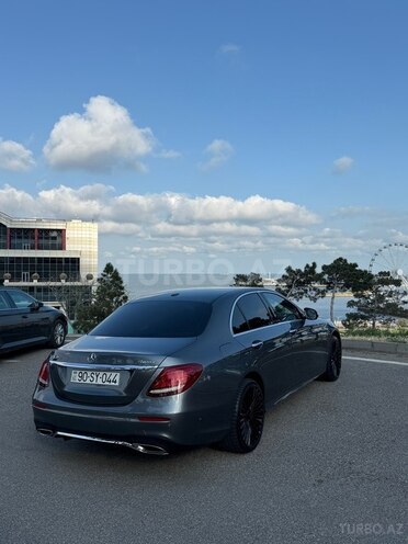 Mercedes E 300 4MATIC-5