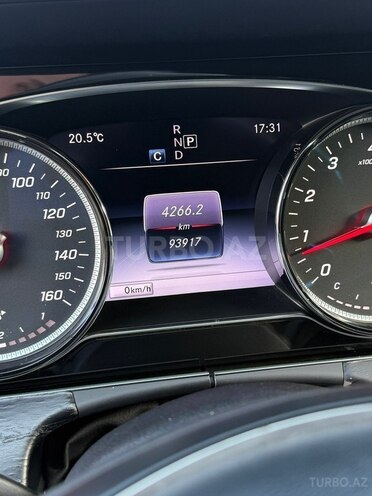 Mercedes E 300 4MATIC-12