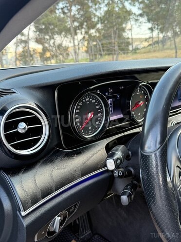 Mercedes E 300 4MATIC-11