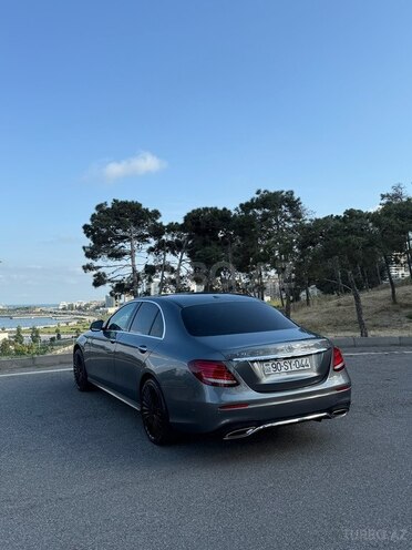 Mercedes E 300 4MATIC-6