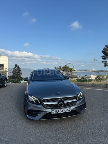 Mercedes E 300 4MATIC-2