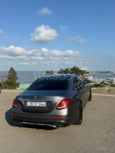 Mercedes E 300 4MATIC-7