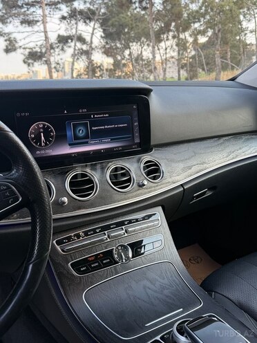 Mercedes E 300 4MATIC-13