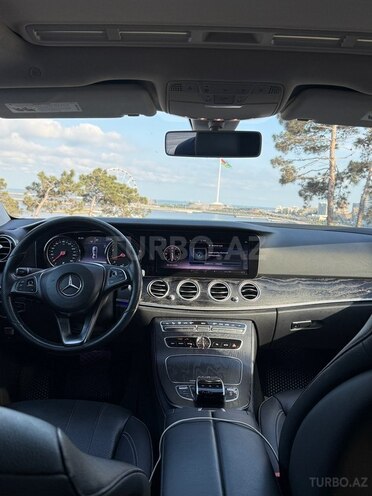 Mercedes E 300 4MATIC-9