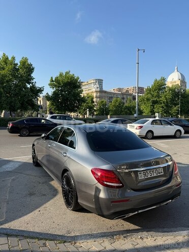 Mercedes E 300 4MATIC-14