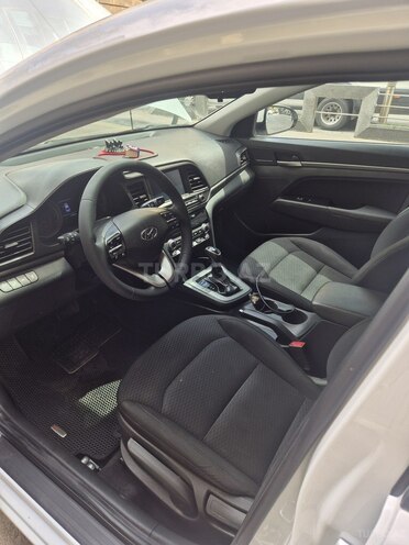 Hyundai Elantra-6
