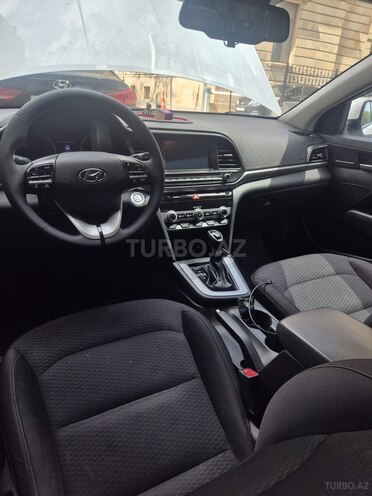 Hyundai Elantra-9