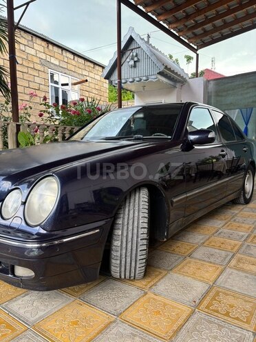 Mercedes E 270-5
