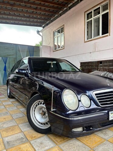 Mercedes E 270-6