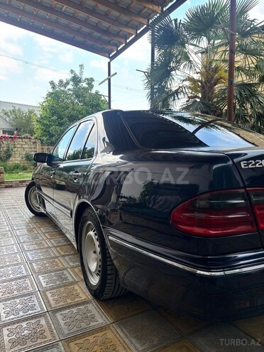Mercedes E 270-4