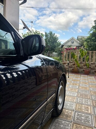Mercedes E 270-11