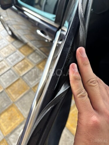 Mercedes E 270-13