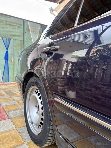 Mercedes E 270-7