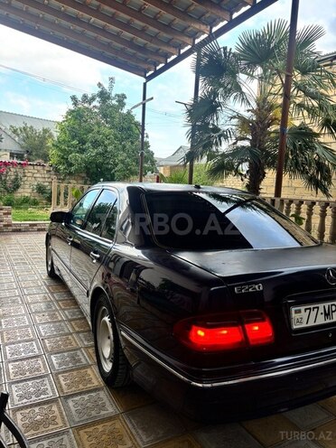 Mercedes E 270-19